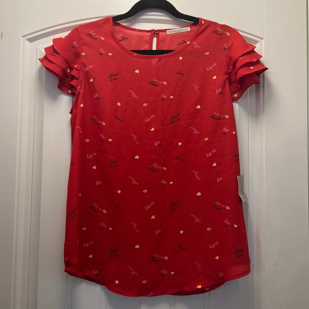 NWT Active USA Women’s Love Heart Kiss Me Print Casual Top Blouse‎ Size M Red